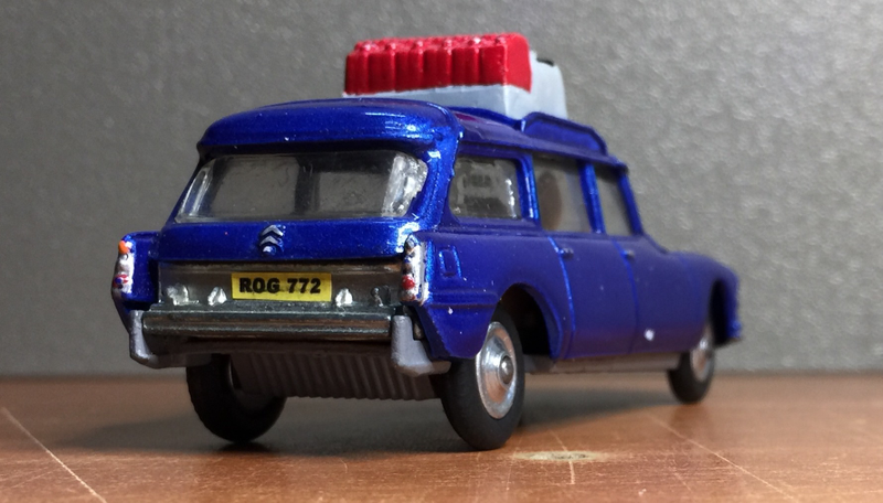 Illustration for article titled French Friday: Citroen Safari by Corgi